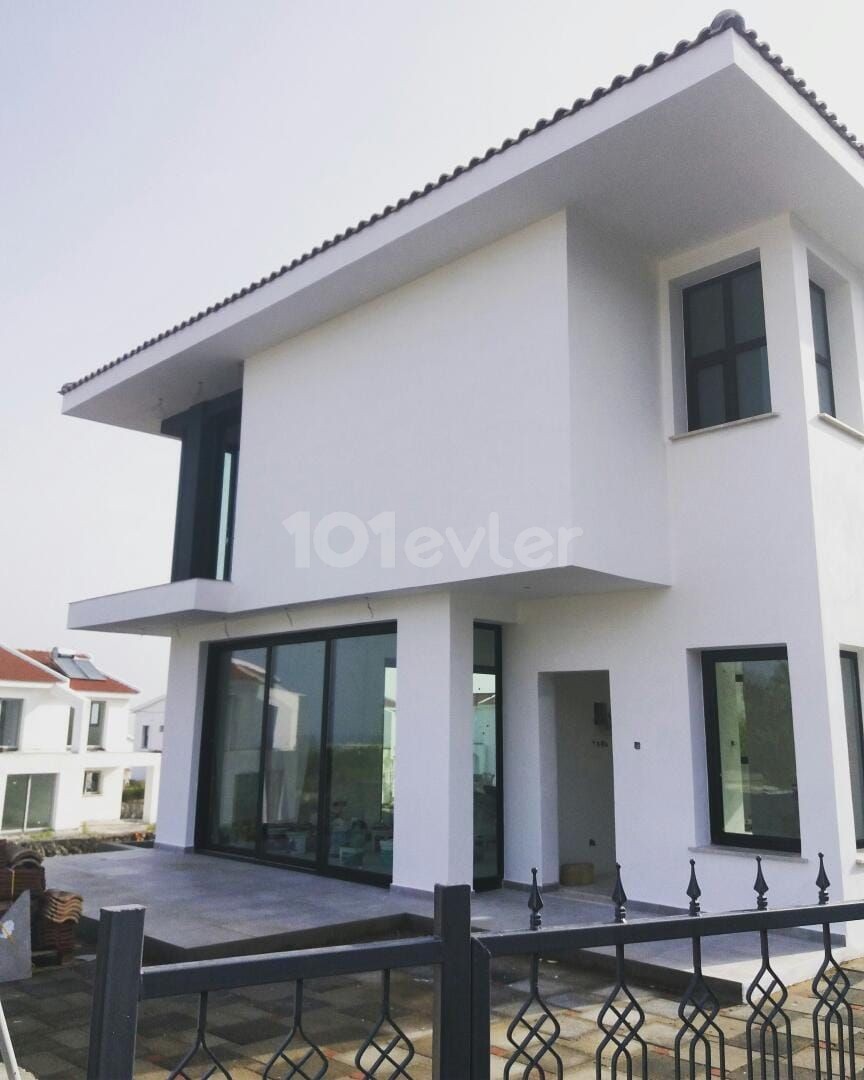 Girne Alsancak Satılık 4+1  Özel Tasarım Villa