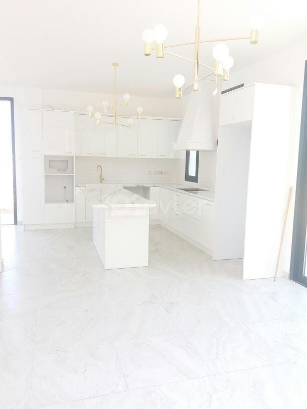 Girne Alsancak Satılık 4+1  Özel Tasarım Villa