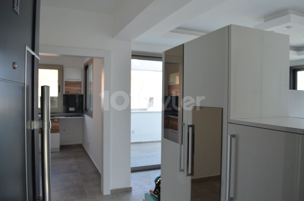 Girne Merkez  Satılık 3+1 Penthouse