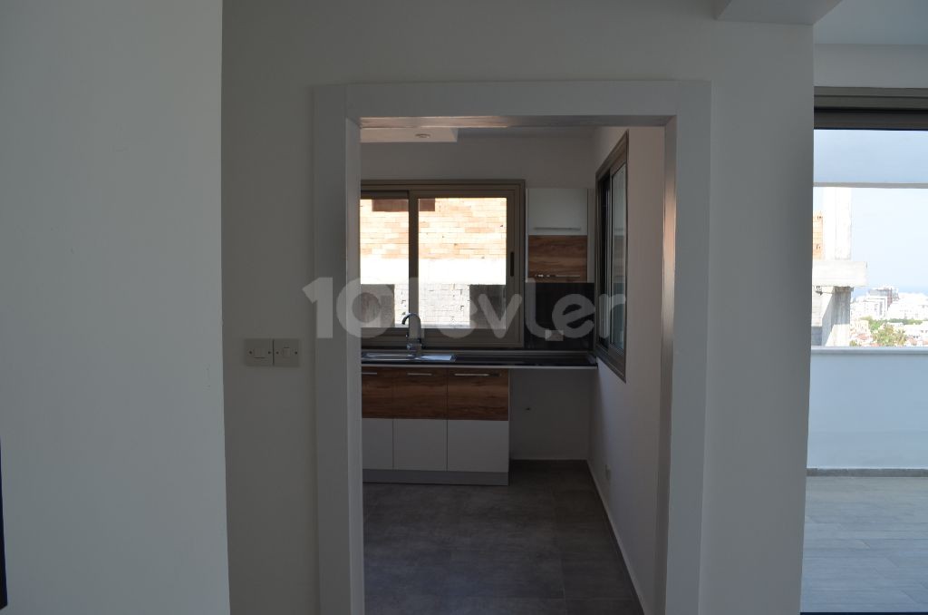 Girne Merkez  Satılık 3+1 Penthouse