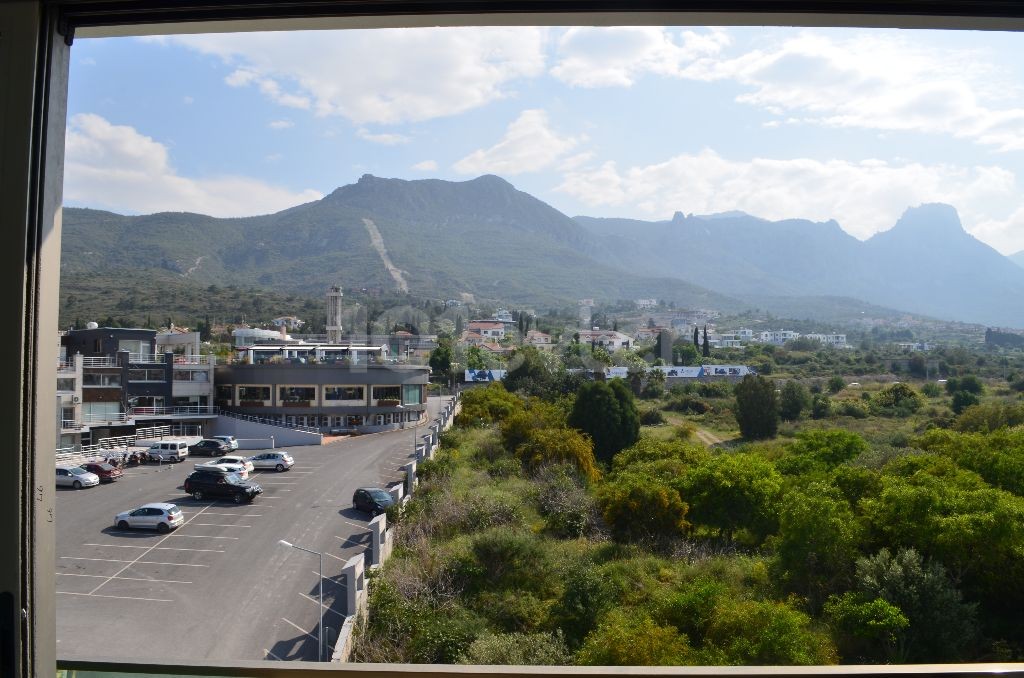 Kyrenia Zentrum Zu Verkaufen 3 + 1 Penthouse ** 