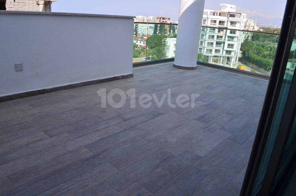 Girne Merkez  Satılık 3+1 Penthouse