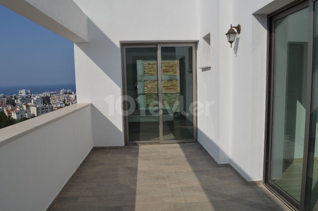 Girne Merkez  Satılık 3+1 Penthouse