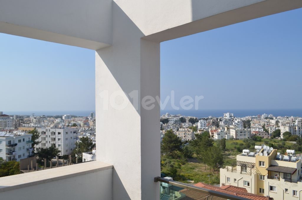 Girne Merkez  Satılık 3+1 Penthouse