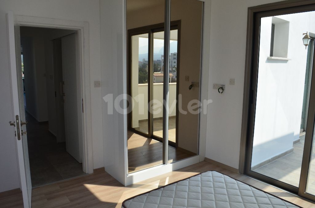 Girne Merkez  Satılık 3+1 Penthouse