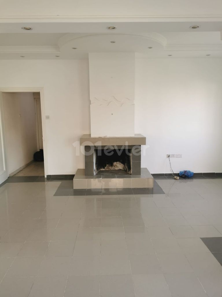 Flat To Rent in Zeytinlik, Kyrenia