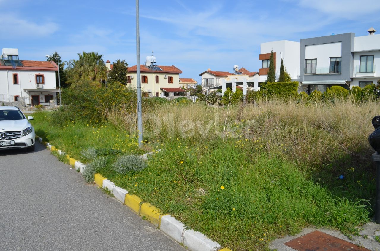 Girne Bellapais  de Köşe Parsel Satılık Arsa