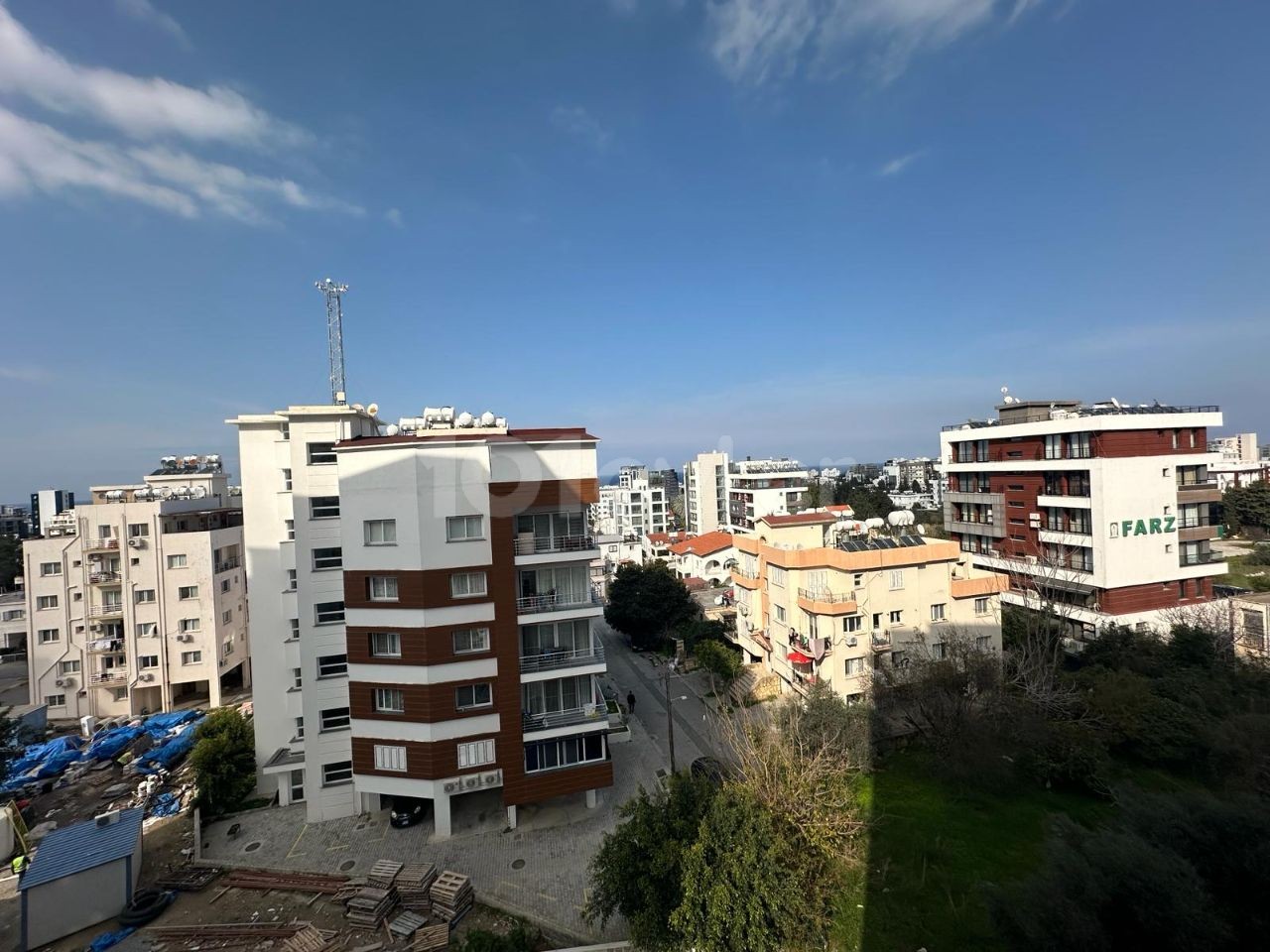 3+1 NEUE GERÄUMIGE WOHNUNG IM KYRENIA CENTER „MERIT TRIO“ ZU VERMIETEN