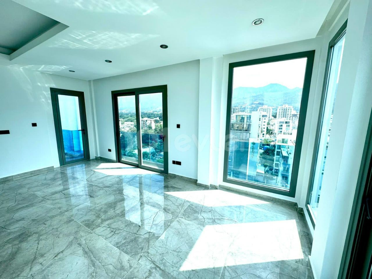 OFFICE FOR RENT IN KYRENIA CENTER