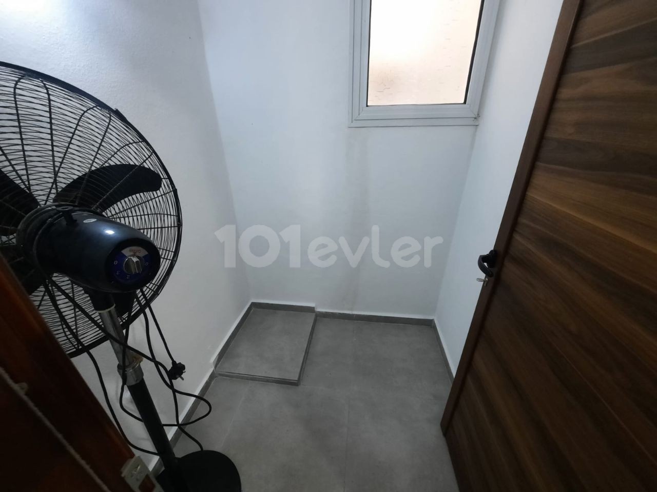 Girne Merkez  de LEMAR MARKET karşısında Kiralık 2+1   Daire 