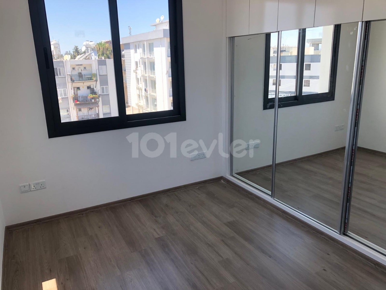 LEFKOŞA/GÖNYELİ DE TÜM VERGİLERİ ÖDENMİŞ FULL EŞYALI 95 m2 TÜRK KOÇAN SATILIK SIFIR 2+1 DAİRE.. 0533 859 21 66