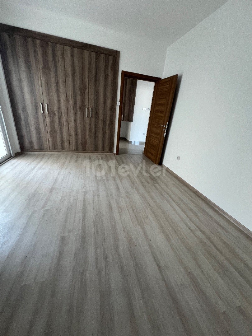 LEFKOŞA/GÖNYELİ DE HİÇ KULLANILMAMIŞ 3 BANYOLU TÜRK KOÇAN SATILIK 3+1 DAİRE.. 0533 859 21 66