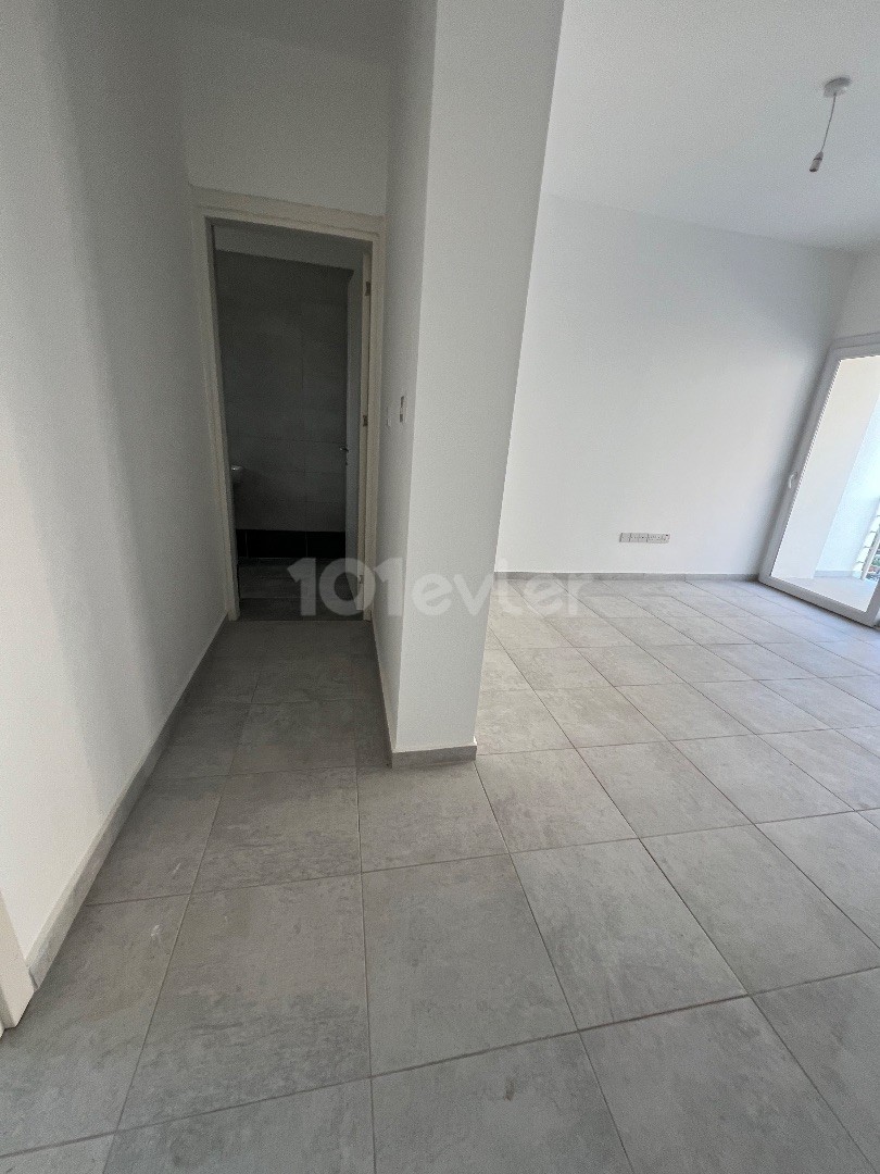 NIE GENUTZTE 2+1-WOHNUNG ZUM VERKAUF IN NICOSIA/GÖNYELİ IN DER NÄHE VON YENIKENT. 0533 859 21 66