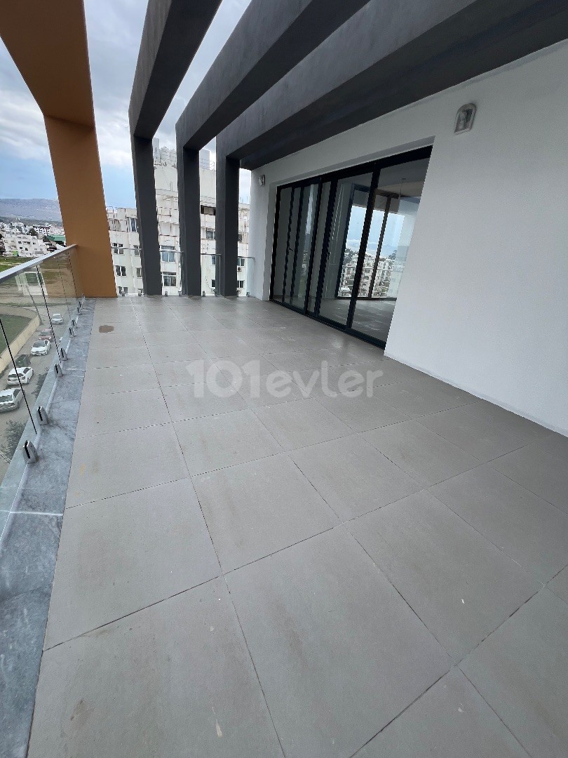 LEFKOŞA/KÜÇÜKKAYMAKLI DA 155 m2 ÇOK GENİŞ 2 TERASLI ASANSÖRLÜ TÜRK KOÇAN SATILIK SIFIR 2+1 PENTHOUSE..0533 859 21 66