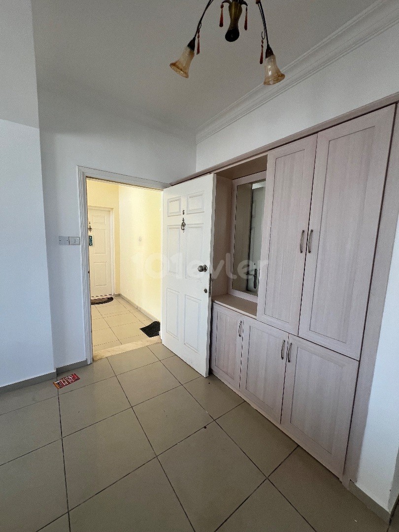 3+1 WOHNUNG ZU VERMIETEN IN KYRENIA/LAPTA, VOLLSTÄNDIG MÖBLIERT MIT GEMEINSCHAFTSPOOL, NEBEN DEM MARKT. 0533 859 21 66