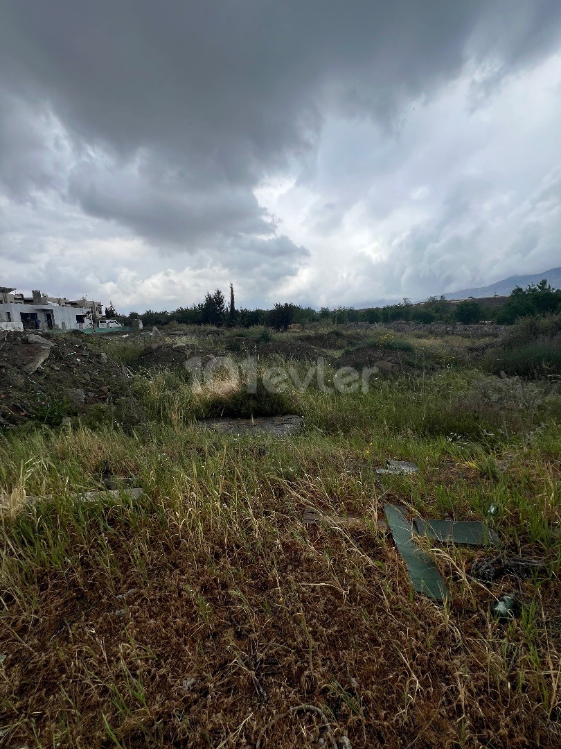 930 m2 LAND FOR SALE WITHIN CONSTRUCTION IN GİRNE/DIKMEN, OPEN FOR DEVELOPMENT, 35% USE, 2 FLOOR PERMISSION..0533 859 21 66