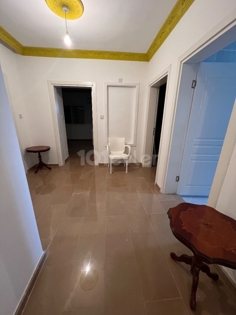 GİRNE/ALAGADİ DE 850 m2 ARSA İÇERİSİNE KURULU 250 m2 KAPALI ALANLI FULL EŞYALI SATILIK 4+1 TAM MÜSTAKİL VİLLA..0533 859 21 66