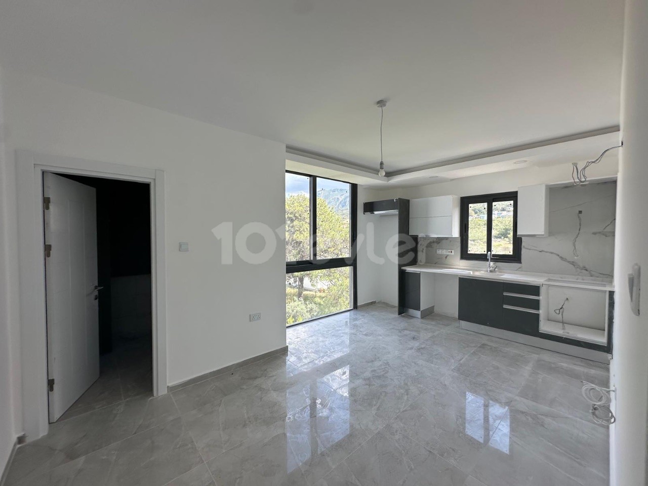 NEW 1+1 FLAT FOR SALE IN KYRENIA/CENTER.. 0533 859 21 66