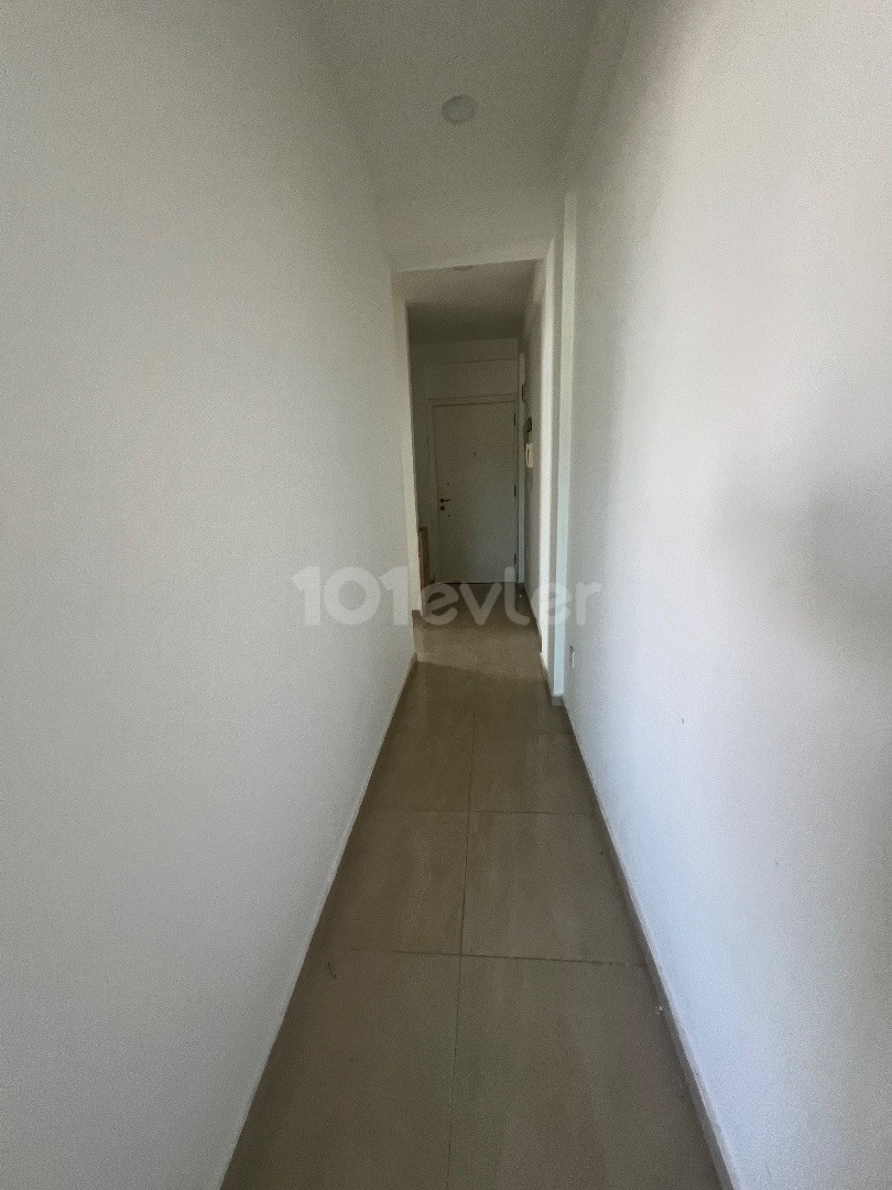 TÜRKISCHES KOÇAN, KOMPLETT MÖBLIERTE, SEHR GERÄUMIGE 2+1-WOHNUNG ZUM VERKAUF IN NICOSIA/ORTAKÖY GEGENÜBER DEM DEREBOYU CD SO PASHA HOTEL..0533 859 21 66