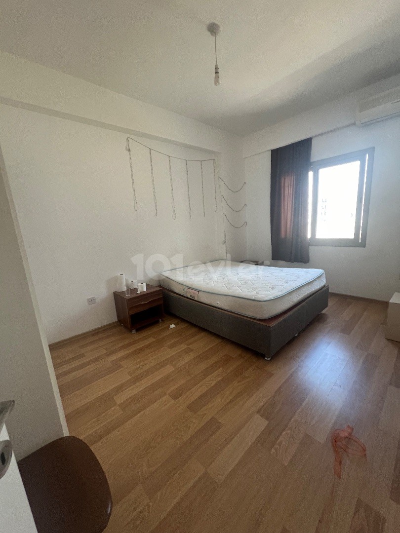 TÜRKISCHES KOÇAN, KOMPLETT MÖBLIERTE, SEHR GERÄUMIGE 2+1-WOHNUNG ZUM VERKAUF IN NICOSIA/ORTAKÖY GEGENÜBER DEM DEREBOYU CD SO PASHA HOTEL..0533 859 21 66