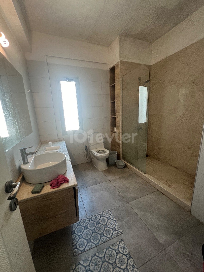 TÜRKISCHES KOÇAN, KOMPLETT MÖBLIERTE, SEHR GERÄUMIGE 2+1-WOHNUNG ZUM VERKAUF IN NICOSIA/ORTAKÖY GEGENÜBER DEM DEREBOYU CD SO PASHA HOTEL..0533 859 21 66