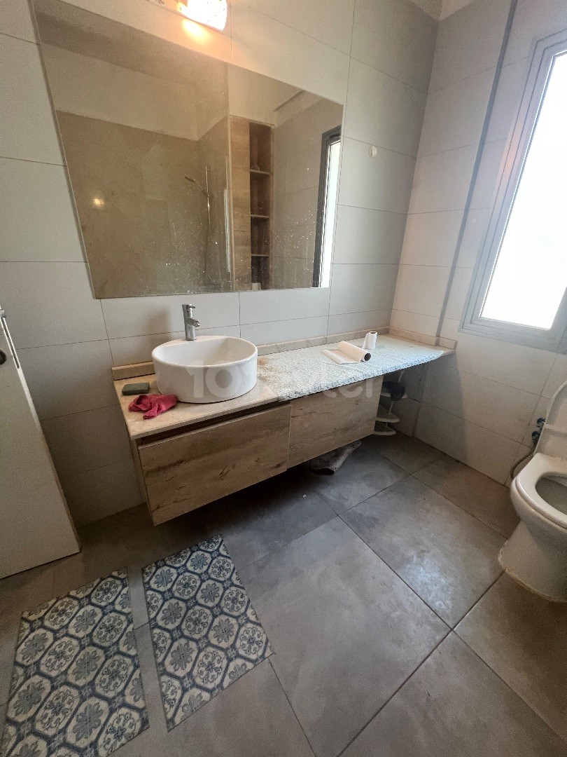 TÜRKISCHES KOÇAN, KOMPLETT MÖBLIERTE, SEHR GERÄUMIGE 2+1-WOHNUNG ZUM VERKAUF IN NICOSIA/ORTAKÖY GEGENÜBER DEM DEREBOYU CD SO PASHA HOTEL..0533 859 21 66