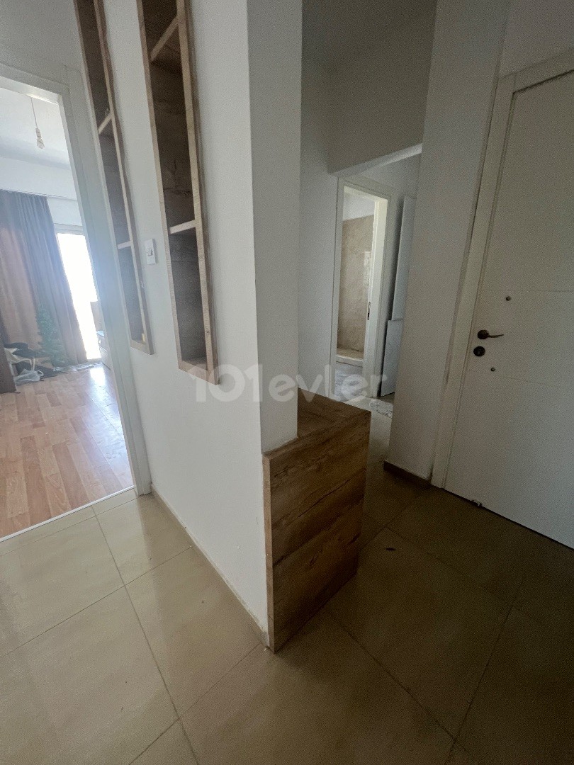 TÜRKISCHES KOÇAN, KOMPLETT MÖBLIERTE, SEHR GERÄUMIGE 2+1-WOHNUNG ZUM VERKAUF IN NICOSIA/ORTAKÖY GEGENÜBER DEM DEREBOYU CD SO PASHA HOTEL..0533 859 21 66