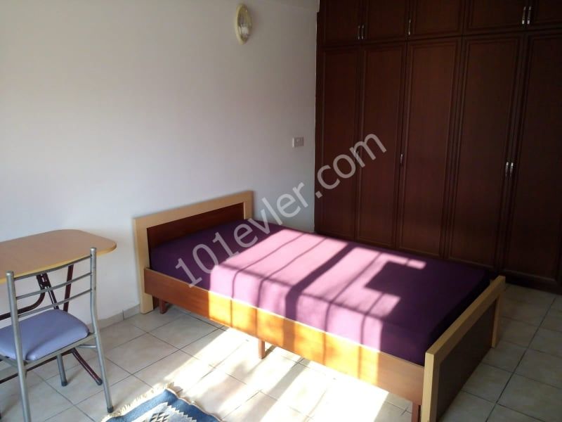 Gönyeli Onan Tic. Yanı duraklara 2 dk yürüyüş mesafesinde 3+1 öğrenciye kiralık daire