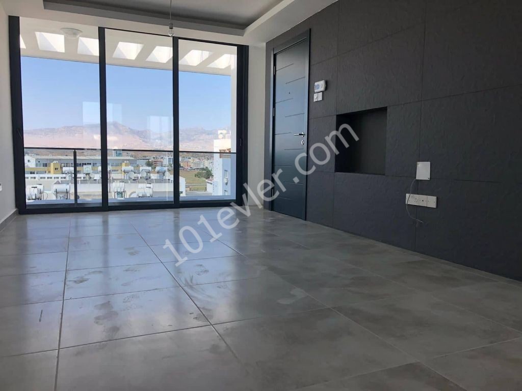 Penthouse For Sale in Küçük Kaymaklı, Nicosia