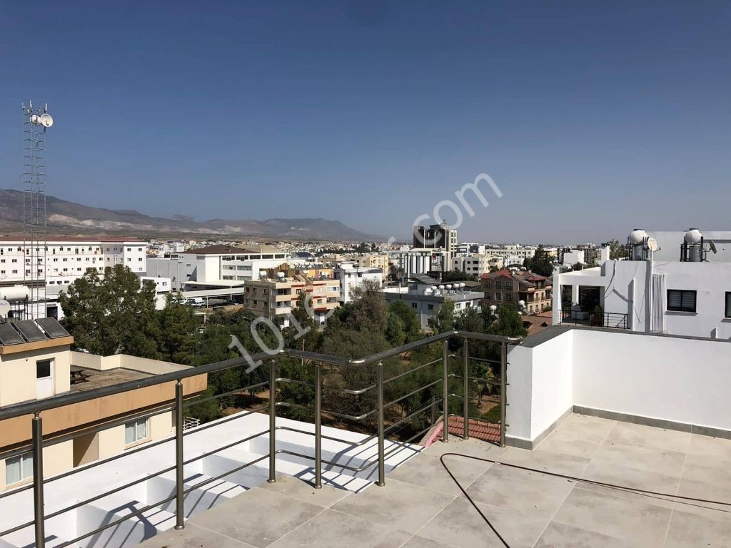 Penthouse For Sale in Küçük Kaymaklı, Nicosia