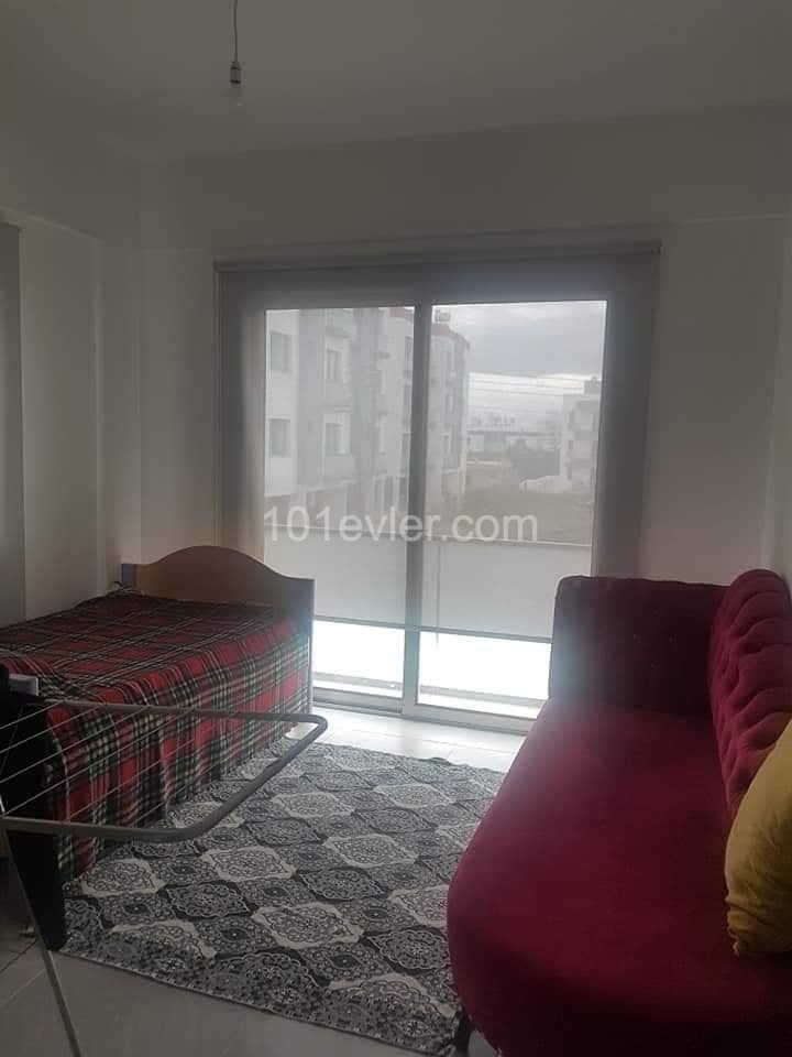 Haspolat Belediye evlerinde full eşyalı kiralık 2+1 daire