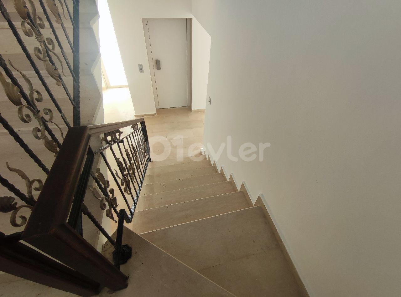 DETACHED VILLA WITH ELEVATOR ** 