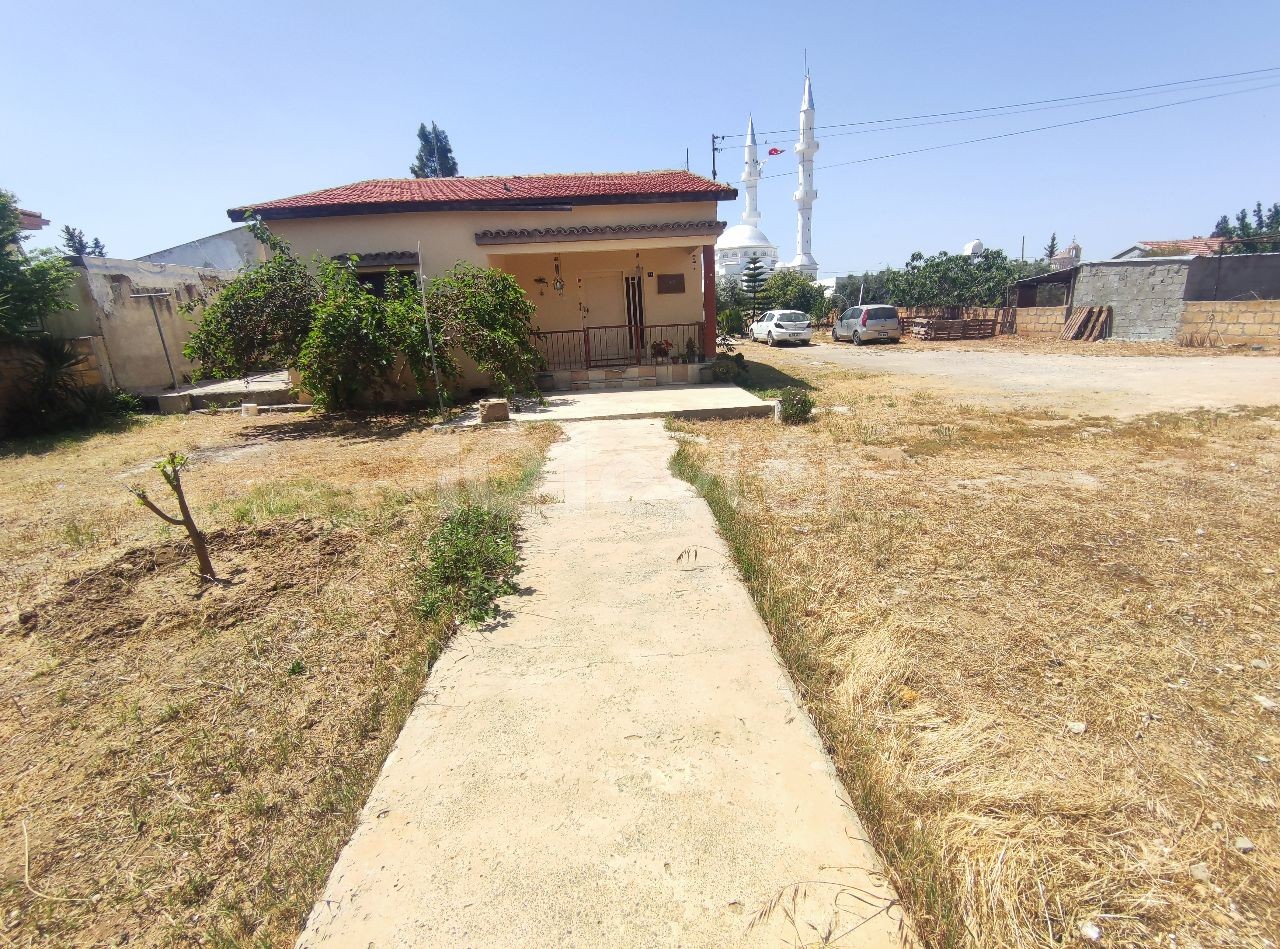 EINFAMILIENHAUS MIT 940 QUADRATMETERN GARTEN IN ALAYKÖY ** 