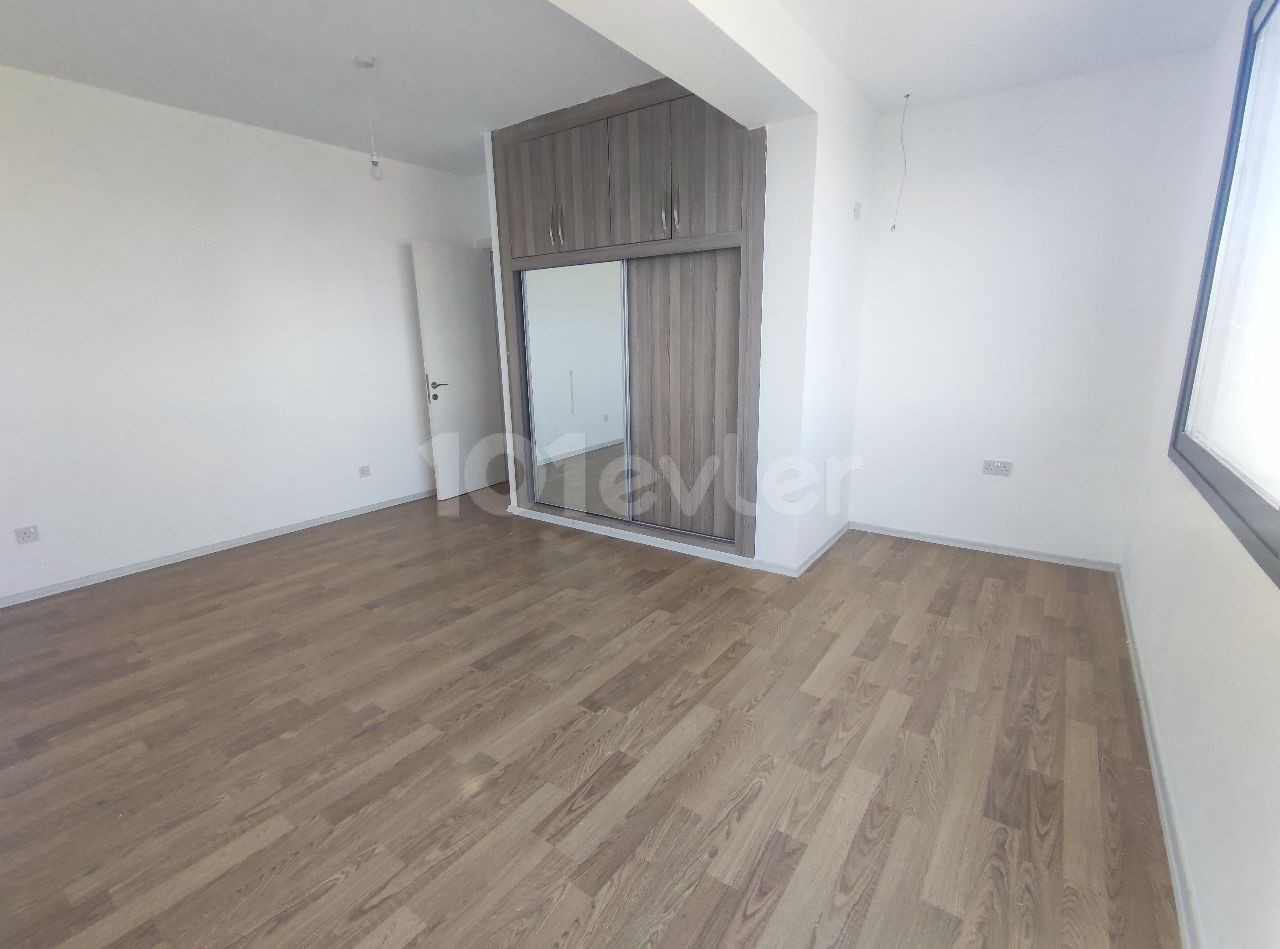 Yenişehir de esyasiz kiralık penthouse 