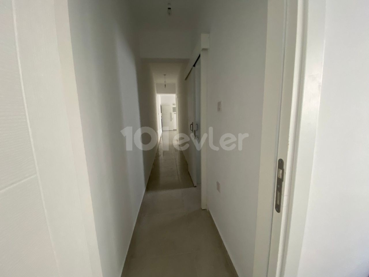 1+1 FLAT FRESH TO THE MAIN ROAD AT THE ENTRANCE OF GÖNYELİ