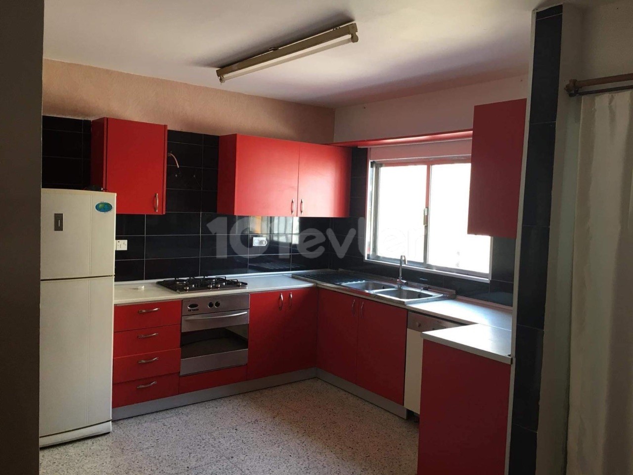 ORTAKÖYDE BTMK OKULU ARKASI SATILIK 3+1 DAİRE