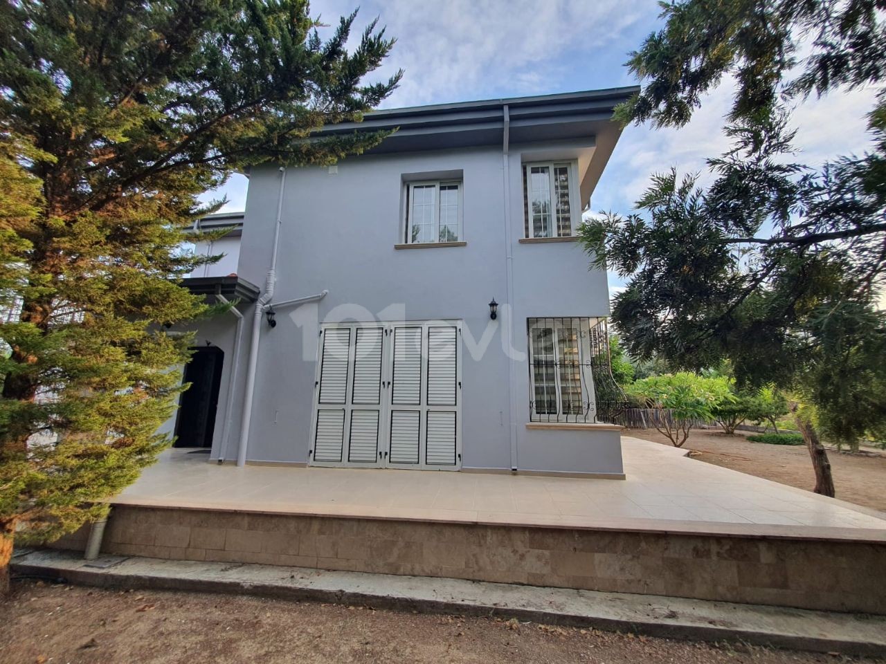 6+1 VILLA FOR SALE IN ÇATALKÖY REGION, A SPACIOUS BEAUTIFUL VILLA WITH FRUIT TREES ON 1 DECAR OF LAND, WITH 2 FIREPLACES AND 3 TOILETS AND BATHROOMS.