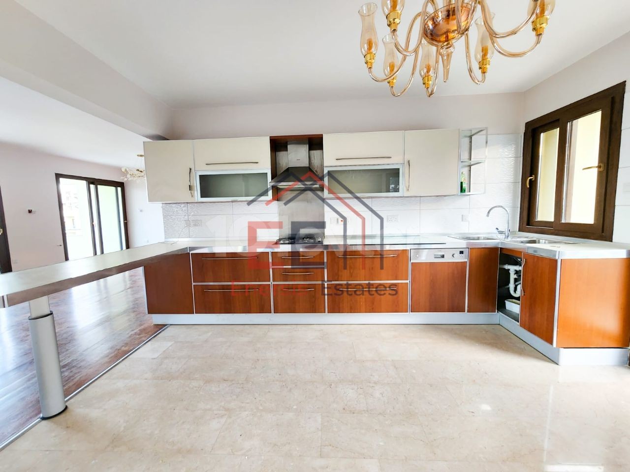 3+1 PENTHOUSE, FOR SALE. GIRNE. CENTER