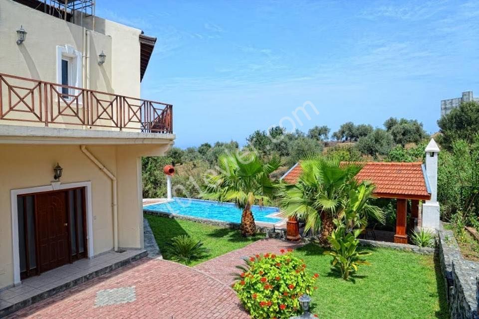 Villa  in Alsancak, Kyrenia