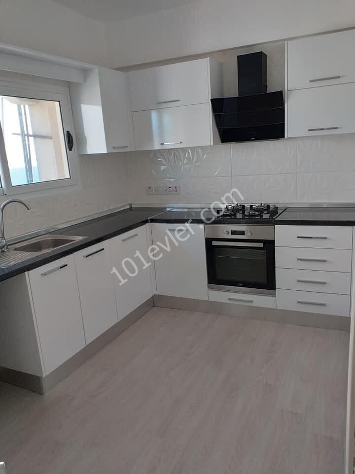 LEFKOŞA GÖNYELİ 4.KAT 3+1 FULL EŞYALI DAİRE.