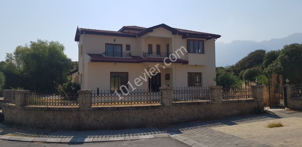 Villa To Rent in Alsancak, Kyrenia