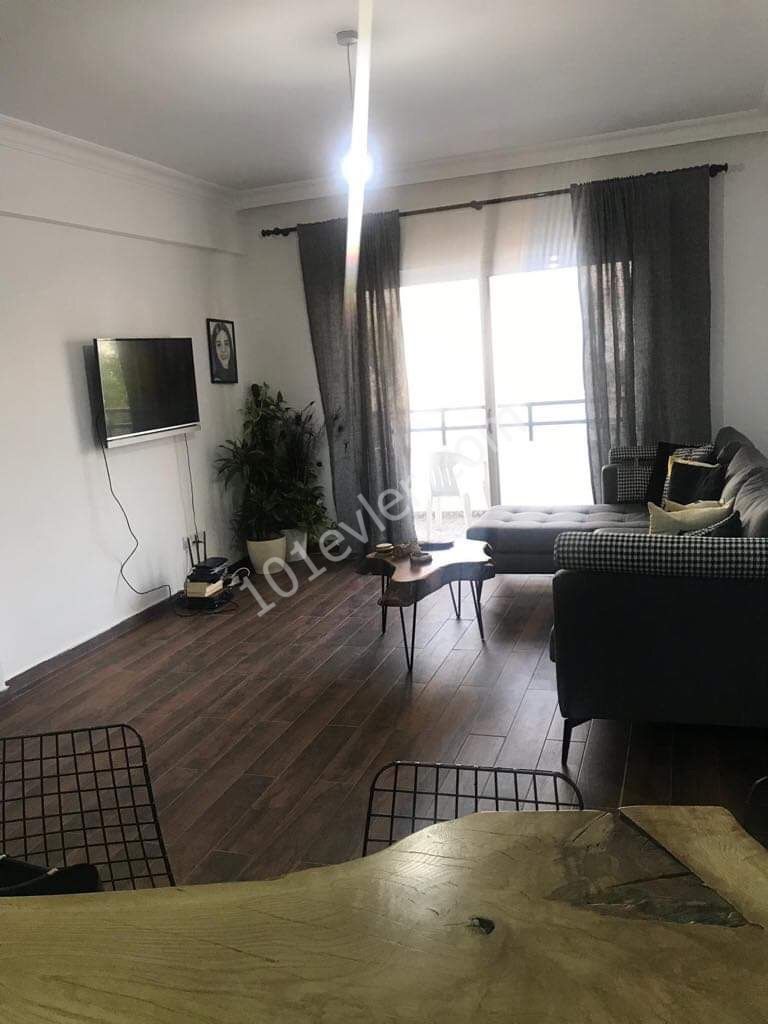 GÖNYELİ DE  ÖZENLE  YAPILMIŞ  MODERN   3+1  DAİRE 