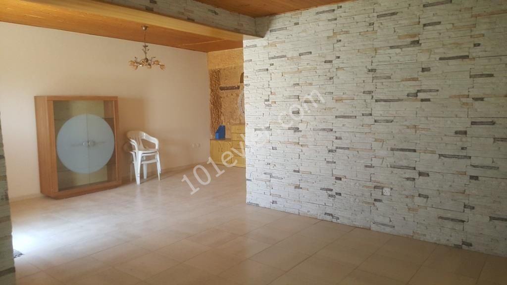 Flat To Rent in Köşklüçiftlik, Nicosia