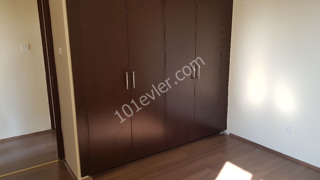 THE SMALL CREAM CENTER IS ALSO 3+1 3 WITH A SIZE OF 135 M2, WHICH DOES NOT REQUIRE ANY EXPENSES. FLOOR APARTMENT ** 