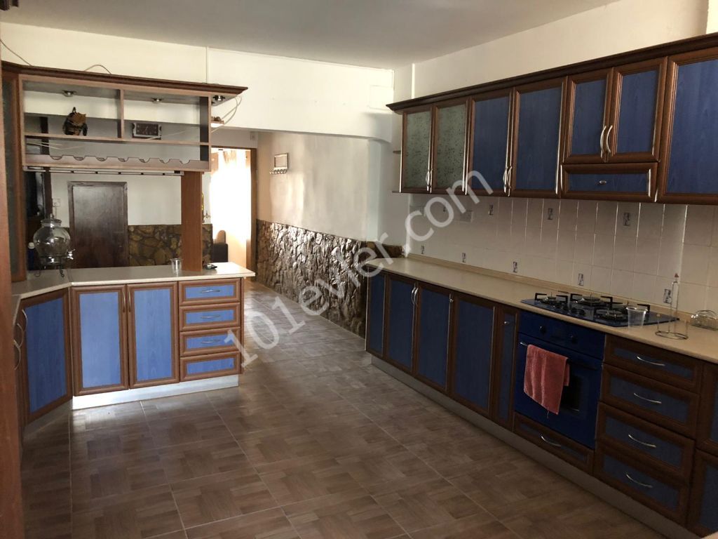 Detached House For Sale in Göçmenköy, Nicosia