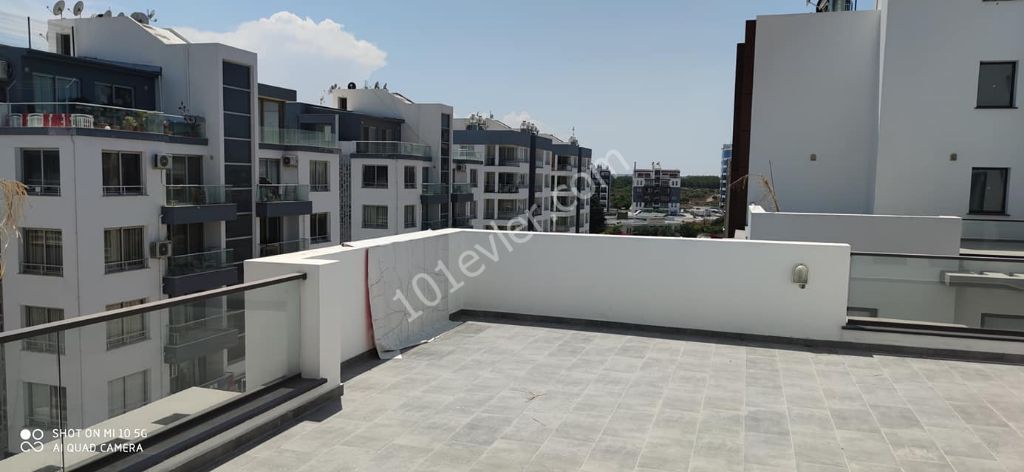 DEREBOYUNA YÜRÜYÜŞ MESAFESİNDE SATILIK 90M2 KAPALI 90 M2TERAS ALANINA SAHİP TÜRK KOÇANLI LÜKS PENTHOUSE MODERN MİMARİ 1.SINIF İSCİLİGE SAHİP 82.000 STG YE SAHİP OLABİLİRSİNİZ…