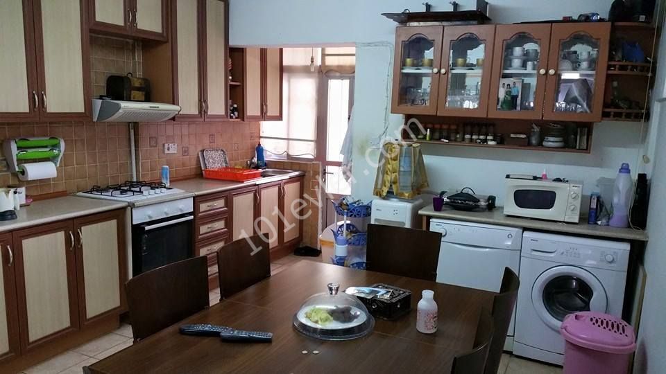 Detached House For Sale in Göçmenköy, Nicosia