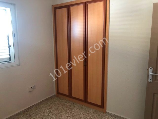 2+1 APARTMENT WITHIN WALKING DISTANCE TO THE MAIN ROAD IN THE CENTER OF KÜCÜK KAYMAKLI ** 