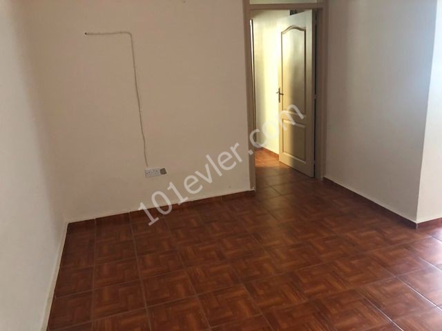 2+1 APARTMENT WITHIN WALKING DISTANCE TO THE MAIN ROAD IN THE CENTER OF KÜCÜK KAYMAKLI ** 