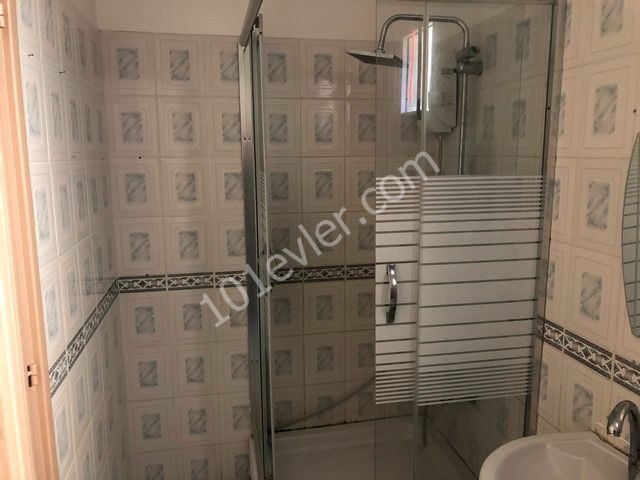 2+1 APARTMENT WITHIN WALKING DISTANCE TO THE MAIN ROAD IN THE CENTER OF KÜCÜK KAYMAKLI ** 